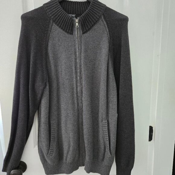 NWT Eastside Westside Men's Light/Dark Grey Zip Up Sweater - Size L - Picture 1 of 7